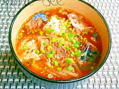 韓国風♪もやしと鯖缶の旨辛胡麻味噌スープ